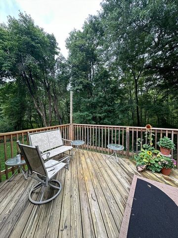 65 Lynnwood Ln, Worcester, MA 01609
