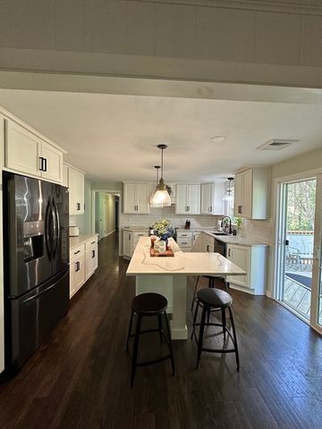 65 Lynnwood Ln, Worcester, MA 01609