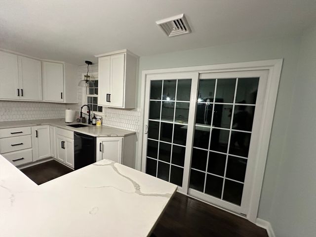 65 Lynnwood Ln, Worcester, MA 01609
