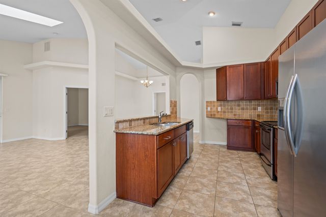 756 Crestwood Dr, St Augustine, FL 32086
