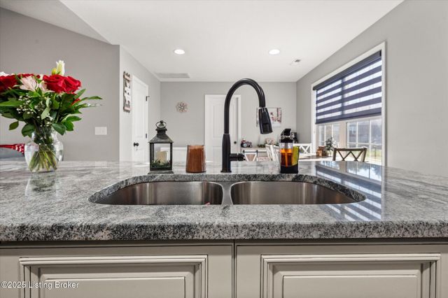 102 Copperfield Way, Bardstown, KY 40004