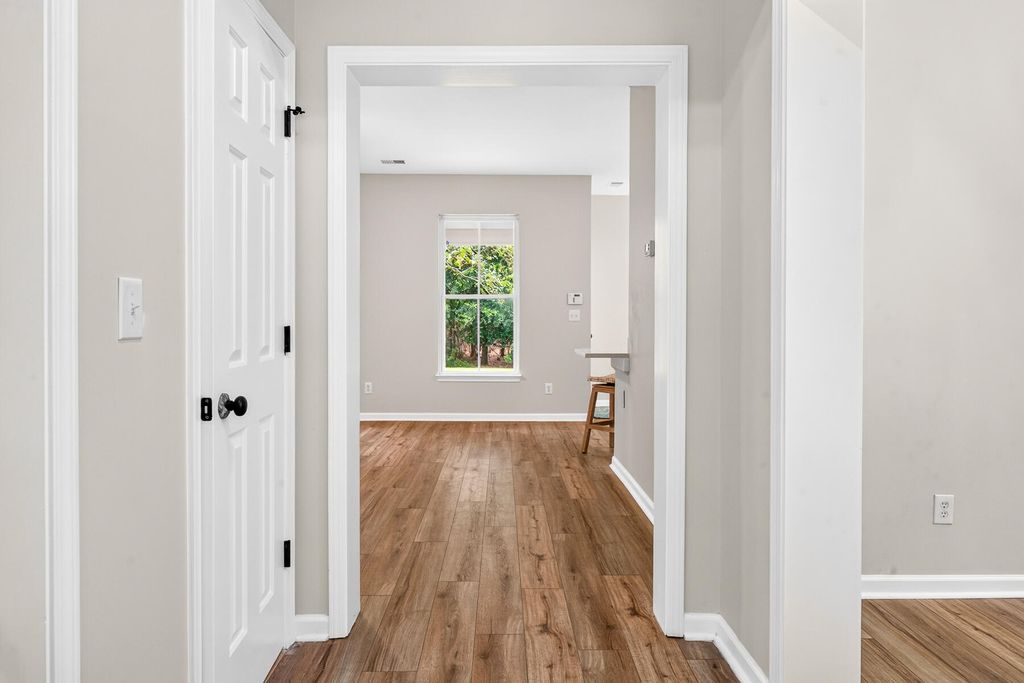 Image 10 of property listing at 514 Delafield Drive, Summerville, SC 29483