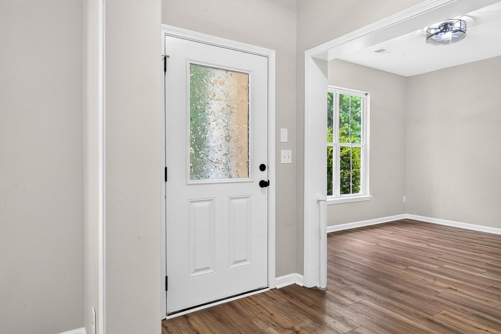 Image 11 of property listing at 514 Delafield Drive, Summerville, SC 29483