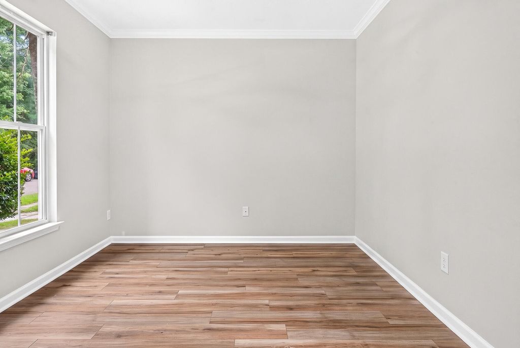 Image 12 of property listing at 514 Delafield Drive, Summerville, SC 29483