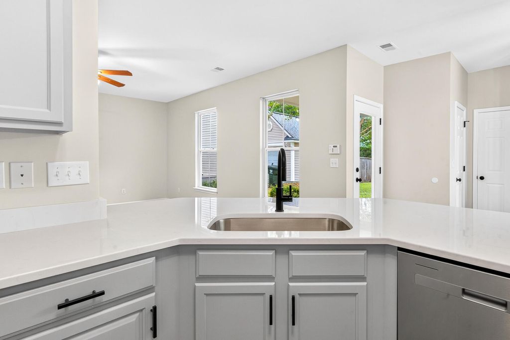Image 37 of property listing at 514 Delafield Drive, Summerville, SC 29483