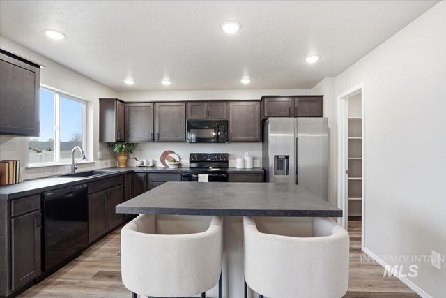 561 S Bangor Way, Nampa, ID 83687