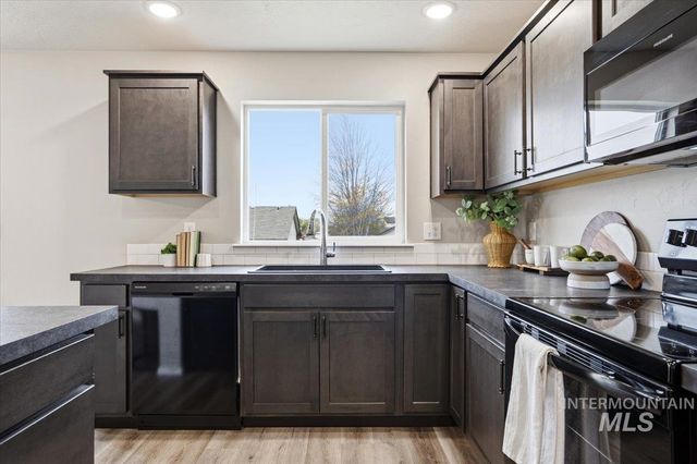 561 S Bangor Way, Nampa, ID 83687