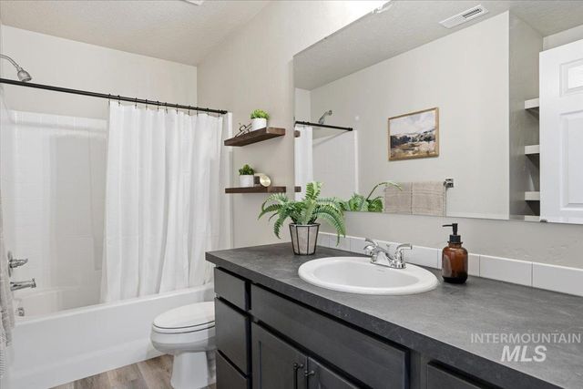 561 S Bangor Way, Nampa, ID 83687