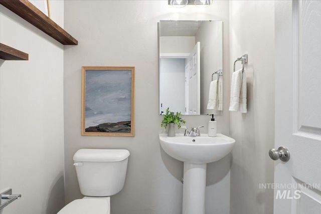 561 S Bangor Way, Nampa, ID 83687