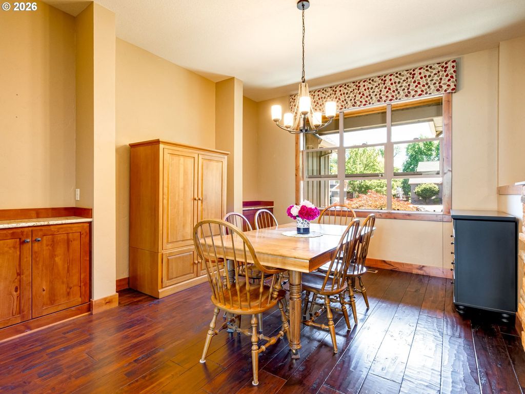 Image 11 of property listing at 1697 Nw EMERSON Ct, Mc Minnville, OR 97128