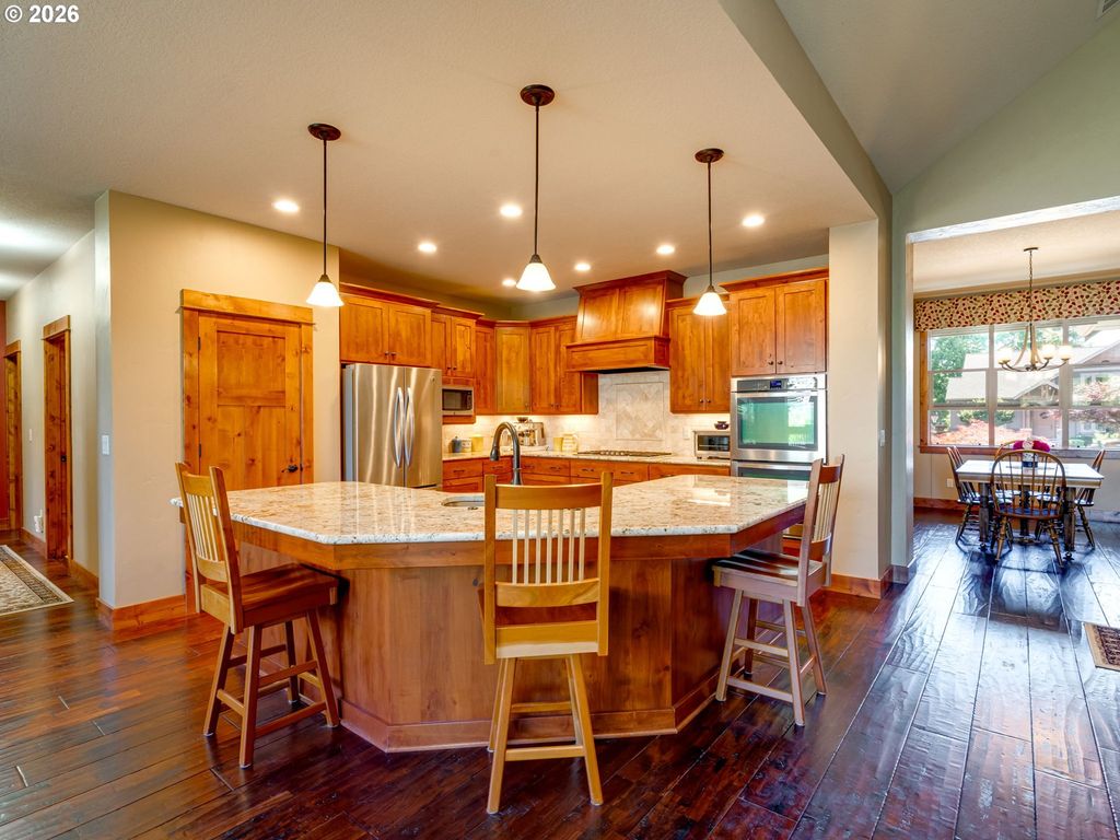Image 13 of property listing at 1697 Nw EMERSON Ct, Mc Minnville, OR 97128