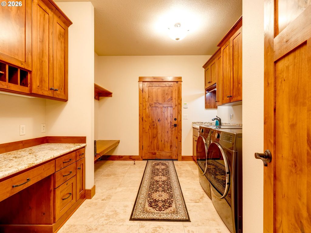 Image 21 of property listing at 1697 Nw EMERSON Ct, Mc Minnville, OR 97128