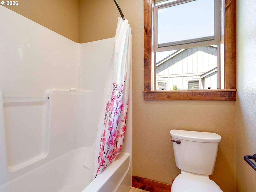 Image 32 of property listing at 1697 Nw EMERSON Ct, Mc Minnville, OR 97128