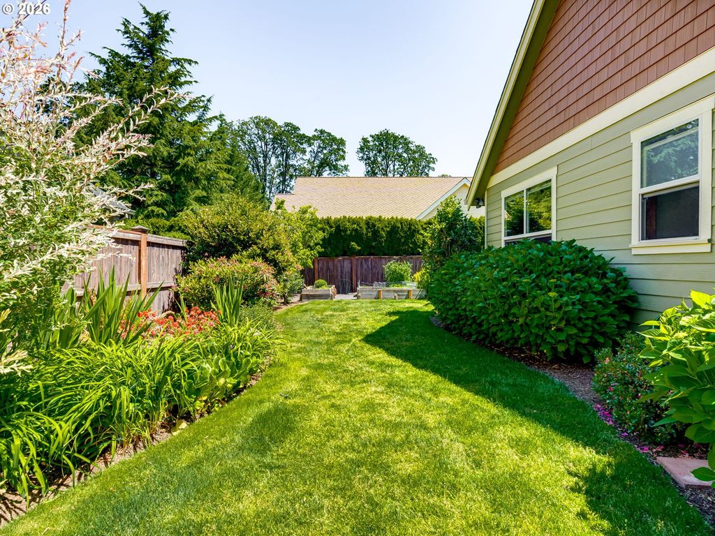 Image 40 of property listing at 1697 Nw EMERSON Ct, Mc Minnville, OR 97128