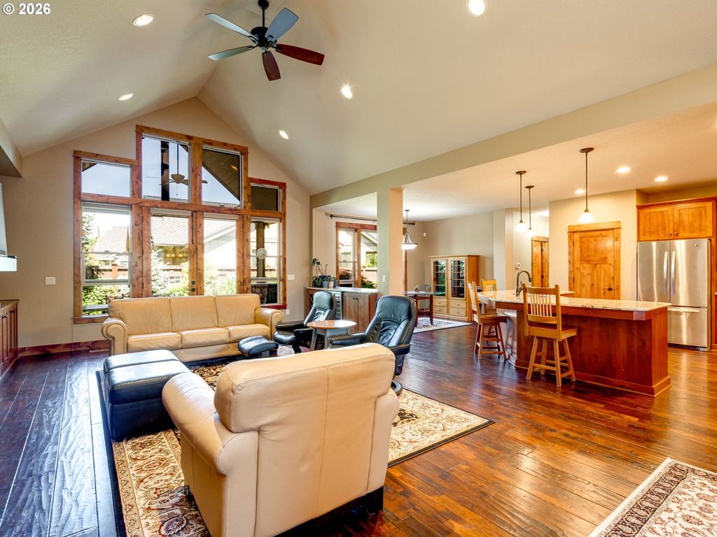Image 5 of property listing at 1697 Nw EMERSON Ct, Mc Minnville, OR 97128