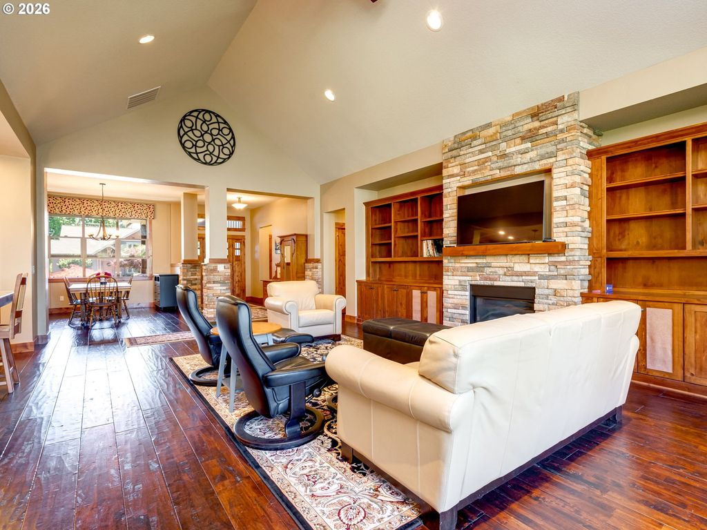 Image 7 of property listing at 1697 Nw EMERSON Ct, Mc Minnville, OR 97128