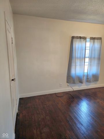 1512 Grand Avenue, Columbus, IN 47201