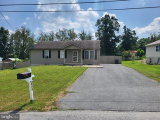 668 SUBURBAN DR, Chambersburg, PA 17202