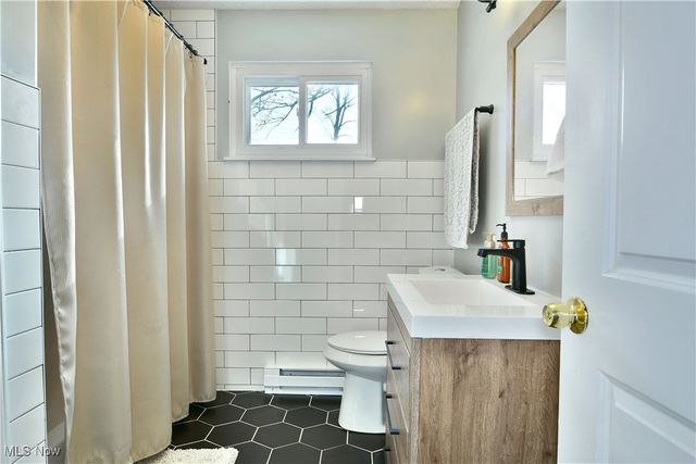 3123 Malibu Drive SW, Warren, OH 44481