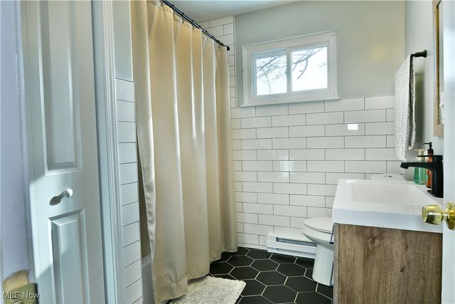 3123 Malibu Drive SW, Warren, OH 44481