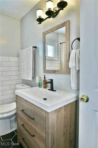 3123 Malibu Drive SW, Warren, OH 44481