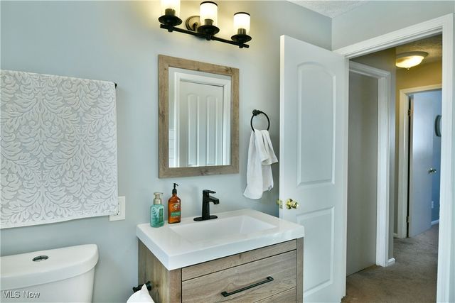 3123 Malibu Drive SW, Warren, OH 44481