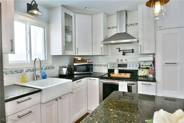 3123 Malibu Drive SW, Warren, OH 44481