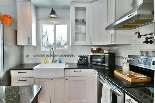 3123 Malibu Drive SW, Warren, OH 44481