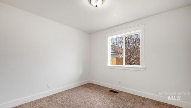 3889 N Maple Grove Rd, Boise, ID 83704