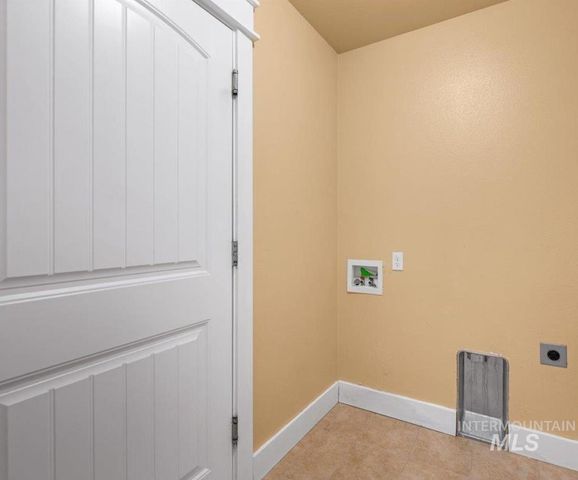 3889 N Maple Grove Rd, Boise, ID 83704