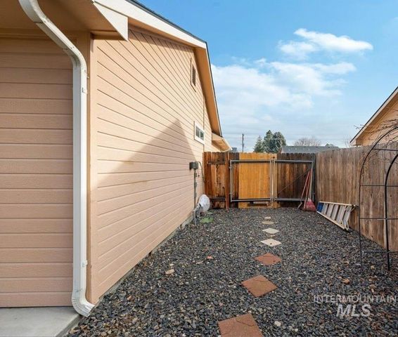 3889 N Maple Grove Rd, Boise, ID 83704