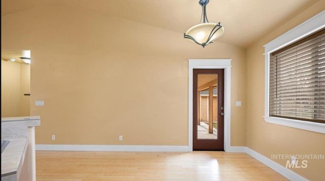 3889 N Maple Grove Rd, Boise, ID 83704