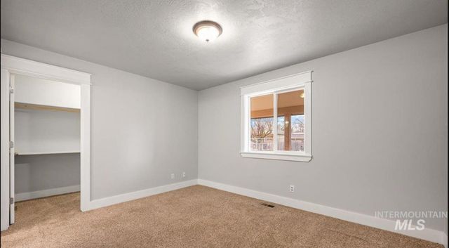 3889 N Maple Grove Rd, Boise, ID 83704