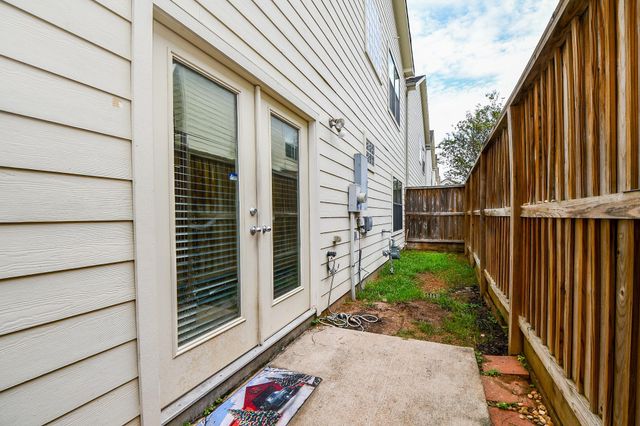 3715 Main Plaza Drive, Houston, TX 77025