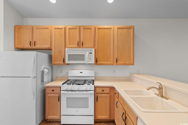 821 LaQuinta Loop, Murrells Inlet, SC 29576
