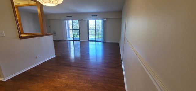 1515 E Central Road 318C, Arlington Heights, IL 60005