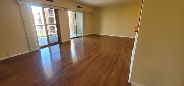 1515 E Central Road 318C, Arlington Heights, IL 60005