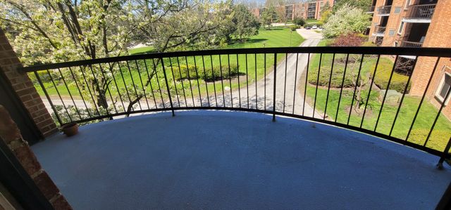 1515 E Central Road 318C, Arlington Heights, IL 60005