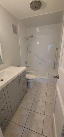 1515 E Central Road 318C, Arlington Heights, IL 60005