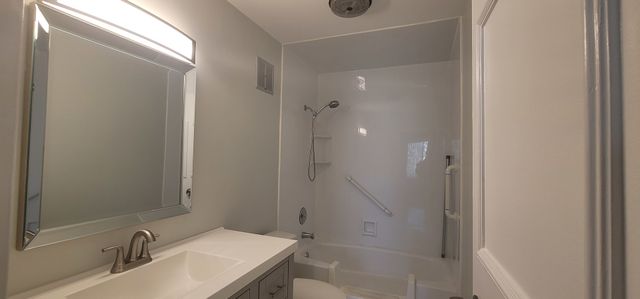 1515 E Central Road 318C, Arlington Heights, IL 60005