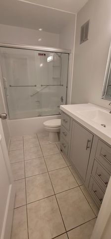 1515 E Central Road 318C, Arlington Heights, IL 60005