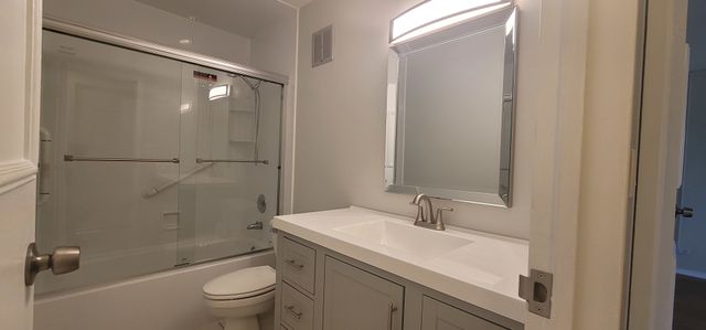 1515 E Central Road 318C, Arlington Heights, IL 60005