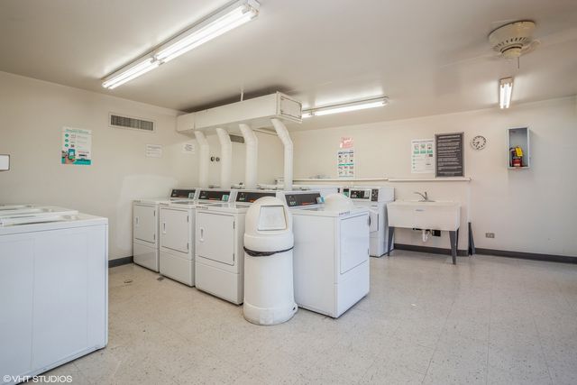 1515 E Central Road 318C, Arlington Heights, IL 60005