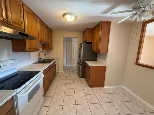 1515 E Central Road 318C, Arlington Heights, IL 60005