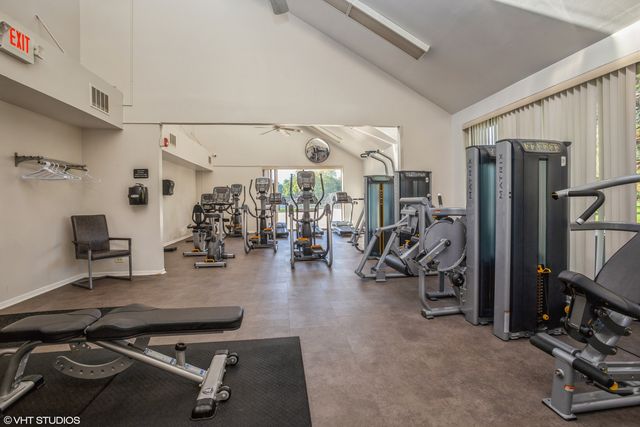 1515 E Central Road 318C, Arlington Heights, IL 60005