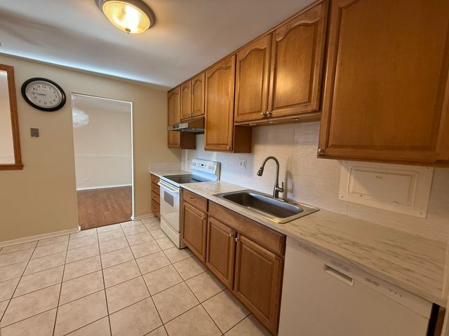 1515 E Central Road 318C, Arlington Heights, IL 60005