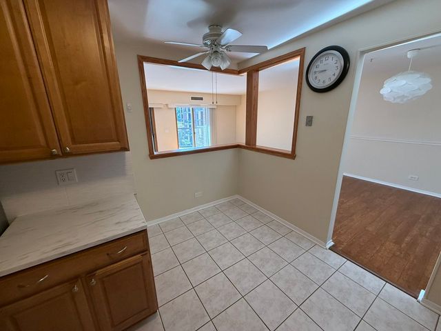 1515 E Central Road 318C, Arlington Heights, IL 60005