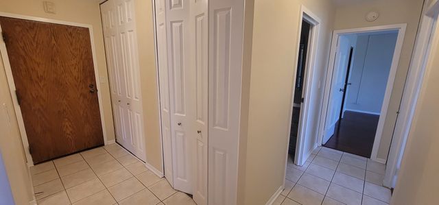 1515 E Central Road 318C, Arlington Heights, IL 60005