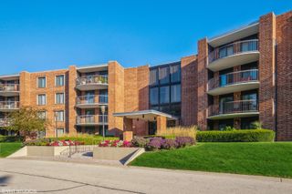 1515 E Central Road 318C, Arlington Heights, IL 60005