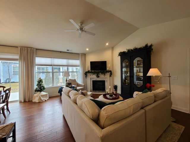 643 Cadence CIRCLE, Lake Geneva, WI 53147